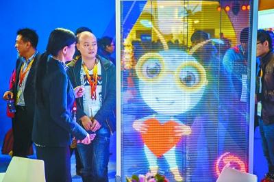 閃瞎眼！ LED“冰屏”現(xiàn)世 通透率達85%