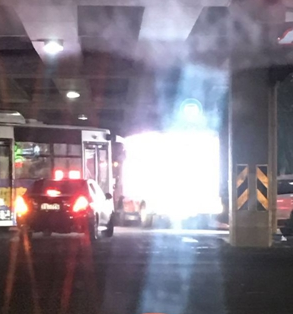 ?？谑忻耖_車遇LED屏廣告險(xiǎn)撞人 企業(yè)：有人來(lái)查我搞定 